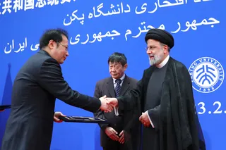 تصاویر اعطای عنوان «استاد افتخاری» دانشگاه پکن به دکتر رئیسی و سخنرانی در جمع اساتید و دانشجویان