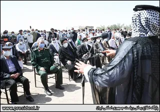 تصاویر بازدید هوایی رئیس جمهور از منطقه دشت آزادگان و هورالعظیم و حضور در میان مردم روستاهای اطراف هویزه