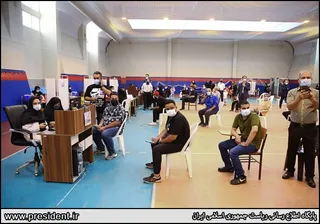 بازدید سرزده رییس جمهور از بخش کرونای بیمارستان امام خمینی و یکی از مراکز تزریق واکسن کرونا