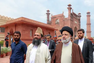 حضور در آرامگاه اقبال لاهوری