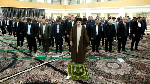 تصاویر نشست رمضانی با جمعی از تولیدکنندگان و کارآفرینان برتر