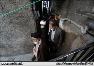 تصاویر حضور رئیس جمهور در کنار مردم شریف محله های زنجان