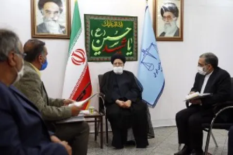 آیت الله رئیسی با تعدادی از مراجعین به دادگستری کل استان اردبیل دیدار کرد