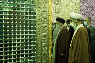 آیت الله رئیسی از بارگاه امامزاده سید عباس ابن موسی ابن جعفر (ع) زیارت کرد