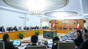 تاکید دکتر رئیسی بر تجدیدنظر در انتصاب مدیران پروازی و غیربومی/ گزارش وزیر راه از رکوردشکنی آمار ترانزیت کشور/ خبر وزیر صمت درباره تولید اولین خودروی ایرانی در تراز جهانی
