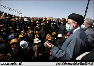 تصاویر بازدید آیت الله رئیسی از معدن زغال سنگ پروده طبس