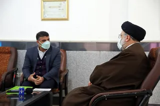 آیت الله رئیسی با تعدادی از مراجعه کنندگان به دادگستری مازندران دیدار و گفتگو کرد