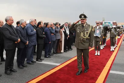 استقبال از پیکر رئیس جمهور شهید و همراهان در فرودگاه مهرآباد