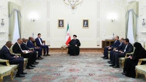 دکتر رئیسی: فاصله‌گذاری کشورها با رژیم صهیونیستی از سیاست‌های اصولی جمهوری اسلامی ایران است/ استقبال از درخواست سودان برای احیای روابط تهران-خارطوم/ ابراز علاقمندی سرپرست وزارت امور خارجه سودان برای توسعه روابط کشورش با جمهوری اسلامی ایران