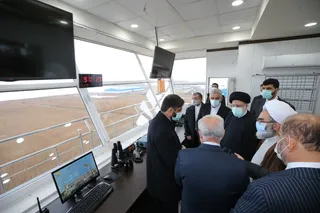 تصاویر بازدید رئیس جمهور از مرکز کنترل ترافیک دریایی بندر کاسپین