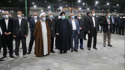 بازدید آیت‌الله رئیسی از شرکت صنایع پوشش ایران