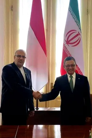 تصاویر  امضای اسناد همکاری بین ایران و اندونزی توسط وزرای دو کشور