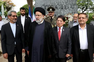 تصاویر اهدای تاج گل به یادمان رهبران انقلاب نیکاراگوئه