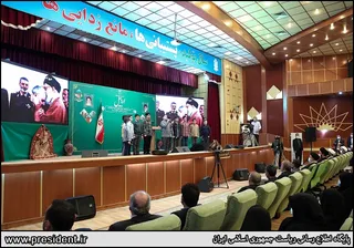 تصاویردیدار رئیس جمهور با نخبگان ، علماء ، خانواده شهدا ، ایثارگران و جمعی از اقشار مختلف مردم