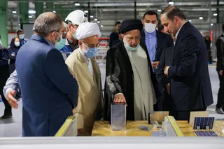 تصاویر افتتاح بزرگترین خط تولید پنل‌های خورشیدی کشور در خمین