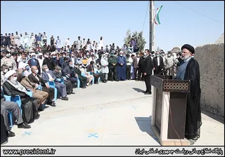 تصاویر بازدید هوایی از مناطق مرزی ایران و افغانستان و حضور و سخنرانی در روستای ملاعلی