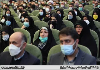 تصاویردیدار رئیس جمهور با نخبگان ، علماء ، خانواده شهدا ، ایثارگران و جمعی از اقشار مختلف مردم