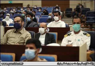 تصاویر نشست علمای شیعه و سنی، نمایندگان اقشار مختلف و مدیران شهرستان چابهار با حضور رئیس جمهور