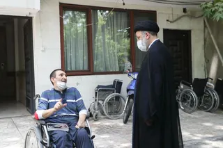 تصاویر حضور سرزده رئیس جمهور منتخب در آسایشگاه جانبازان امام خمینی(ره)