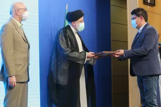 تصاویر تقدیر از برگزیدگان سی و پنجمین جشنواره بین‌المللی خوارزمی