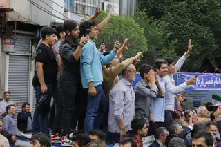 تصاویر استقبال مردمی از رئیس جمهور در مسیر ارگ تبریز