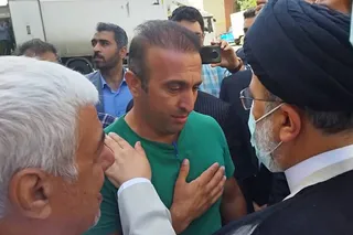 تصاویر حضور رئیس جمهور در مراکز توزیع و فروش کالاهای اساسی در تهران