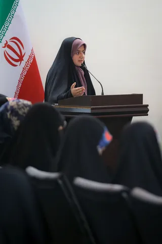 تصاویر دیدار با جمعی از دختران شرکت کننده در برنامه «بینهایت شو»