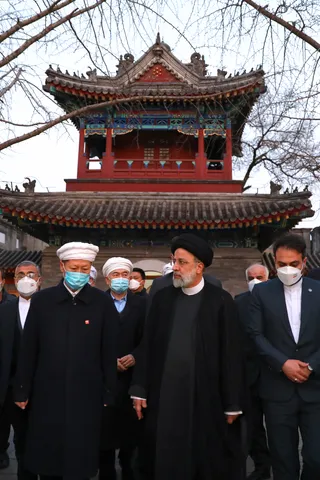 تصاویر اقامه نماز جماعت و سخنرانی در مسجد تاریخی «دونگ سی» پکن