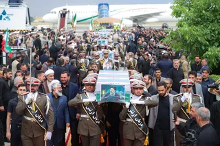 استقبال از پیکر رئیس جمهور شهید و همراهان در فرودگاه مهرآباد