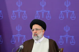 اگر آنقدر که جلسه گذاشتند تا چگونه از غرب کمک بگیرند، برای رونق تولید جلسه می‌گذاشتند، گره‌های بزرگی در کشور باز شده بود