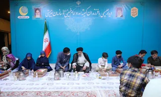 تصاویر افطار رئیس جمهور در نخستین روز از ماه مبارک رمضان همراه با ایتام
