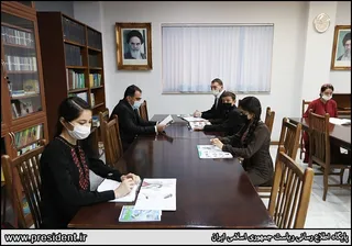 تصاویر بازدید دکتر رئیسی از مرکز فرهنگی ایران