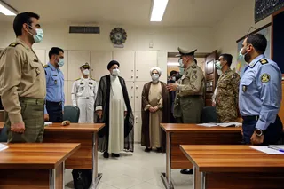 ویژگی ارتش ما این است که ارتش ولایی است؛ این ارتش مردم را باور دارد و مردم هم به ارتش اعتماد دارند
