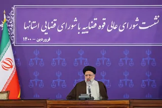 اگر آنقدر که جلسه گذاشتند تا چگونه از غرب کمک بگیرند، برای رونق تولید جلسه می‌گذاشتند، گره‌های بزرگی در کشور باز شده بود