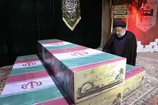 تصاویر حضور رئیس جمهور بر پیکر مرحوم نادر طالب زاده در معراج شهدا