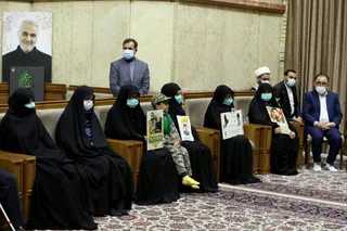 تصاویر دیدار با خانواده شهدای انقلاب اسلامی، دفاع مقدس و مدافع حرم استان خراسان رضوی