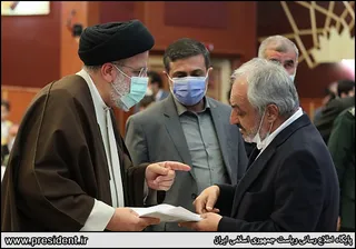 تصاویردیدار رئیس جمهور با نخبگان ، علماء ، خانواده شهدا ، ایثارگران و جمعی از اقشار مختلف مردم