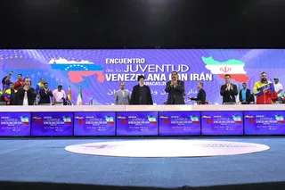 تصاویر حضور روسای جمهور ایران و ونزوئلا در اجتماع دانشجویان و جوانان ونزوئلایی