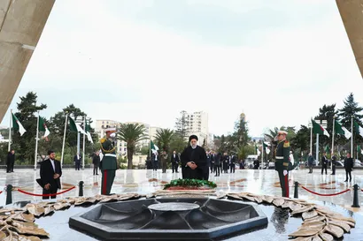 ادای احترام به شهدای انقلاب الجزایر