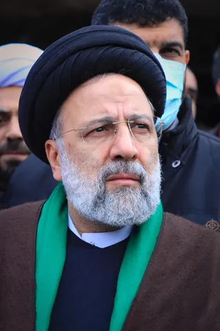 تصاویر بازدید میدانی دکتر رئیسی از مناطق زلزله‌زده شهرستان خوی و روستای بدلان