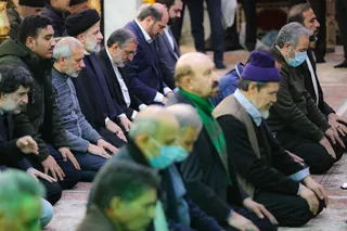 تصاویر حضور و اقامه نماز در مسجد حسین بن علی (ع) شهر ری
