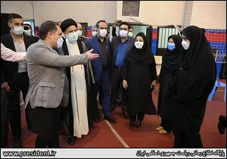 بازدید سرزده رییس جمهور از بخش کرونای بیمارستان امام خمینی و یکی از مراکز تزریق واکسن کرونا