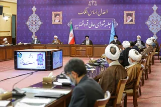 مسئولان و دولتمردان وظیفه دارند در شب عید با رفع دغدغه‌های جامعه، دسترسی مردم به کالاهای مورد نظرشان را تسهیل کنند/ نباید وضعیت به گونه ای باشد که دلالان عرصه را برای مردم، تولیدکنندگان و توزیع کنندگان تنگ کنند