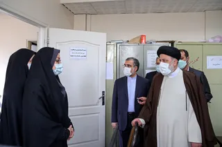 بازدید آیت‌الله رئیسی از دادگستری شهرستان بهارستان