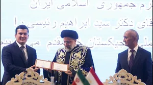 تصاویر اعطای مدرک دکترای افتخاری به رئیس جمهور و سخنرانی در دانشگاه ملی تاجیکستان