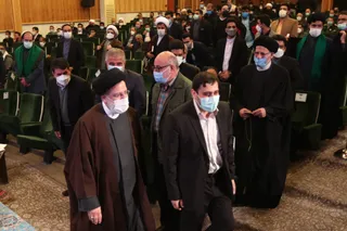 تصاویر دیدار رئیس جمهور با نخبگان ، علماء ، خانواده شهدا ، ایثارگران و جمعی از اقشار مختلف مردم