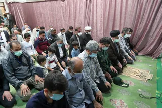 تصاویر اقامه نماز و سخنرانی در جمع نمازگزاران مسجد شهرک امام علی (ع) بندرعباس