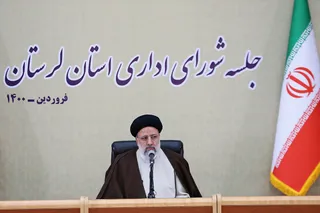 یک قاضی نفوذناپذیر و شجاع در برابر تهدیدات و تطمیع‌ها می‌ایستد و حبّ و بغض او در حکمش دخیل نیست
