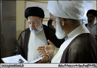 تصاویر حضور در محل یادبود «ستاد فرماندهی قرارگاه مرکزی کربلا» در دوران دفاع مقدس
