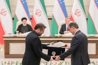 تصاویر امضای ۱۷ سند همکاری و یک بیانیه مشترک میان مقامات ایران و ازبکستان